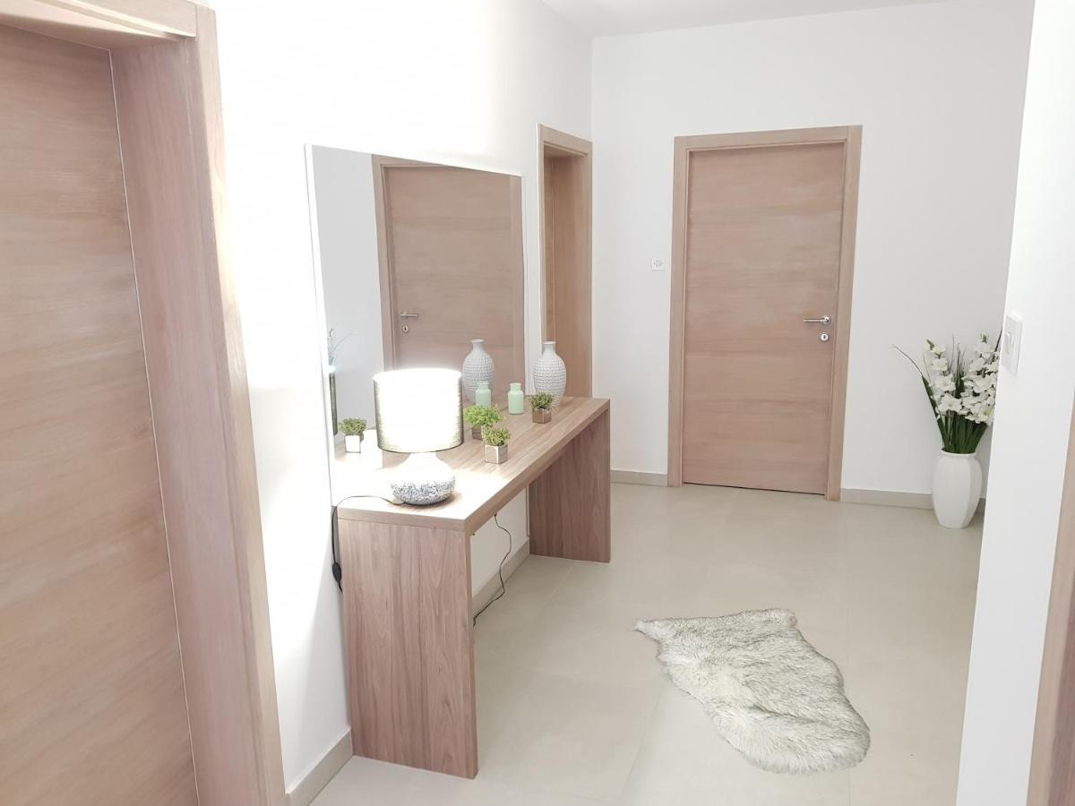 Apartmani Aria Рогозница Экстерьер фото