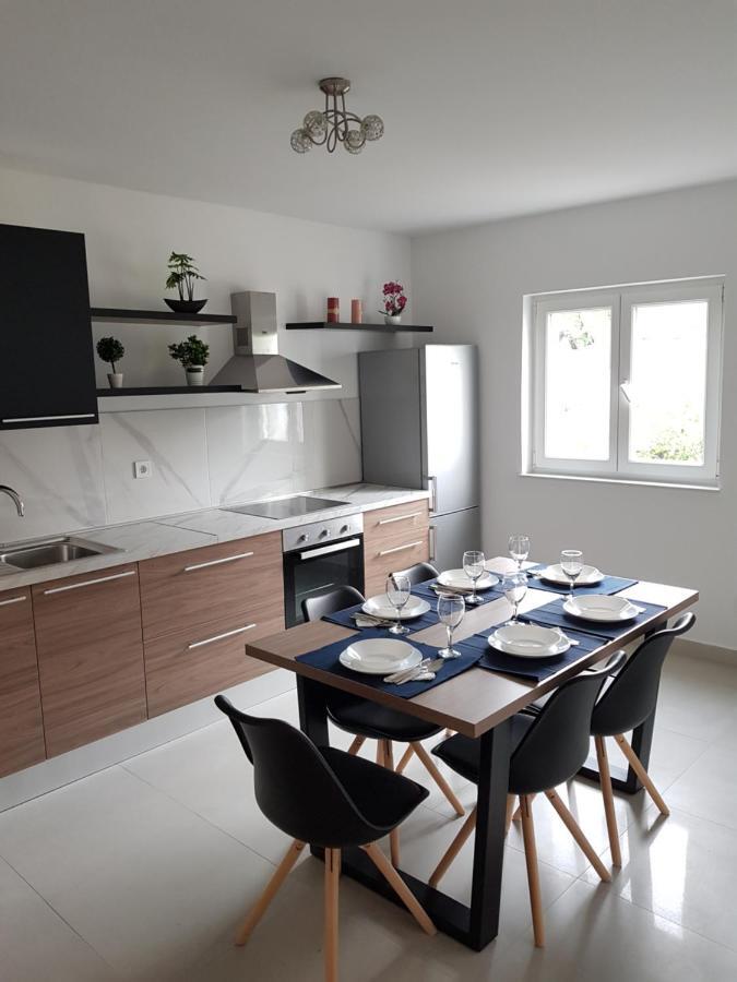 Apartmani Aria Рогозница Экстерьер фото